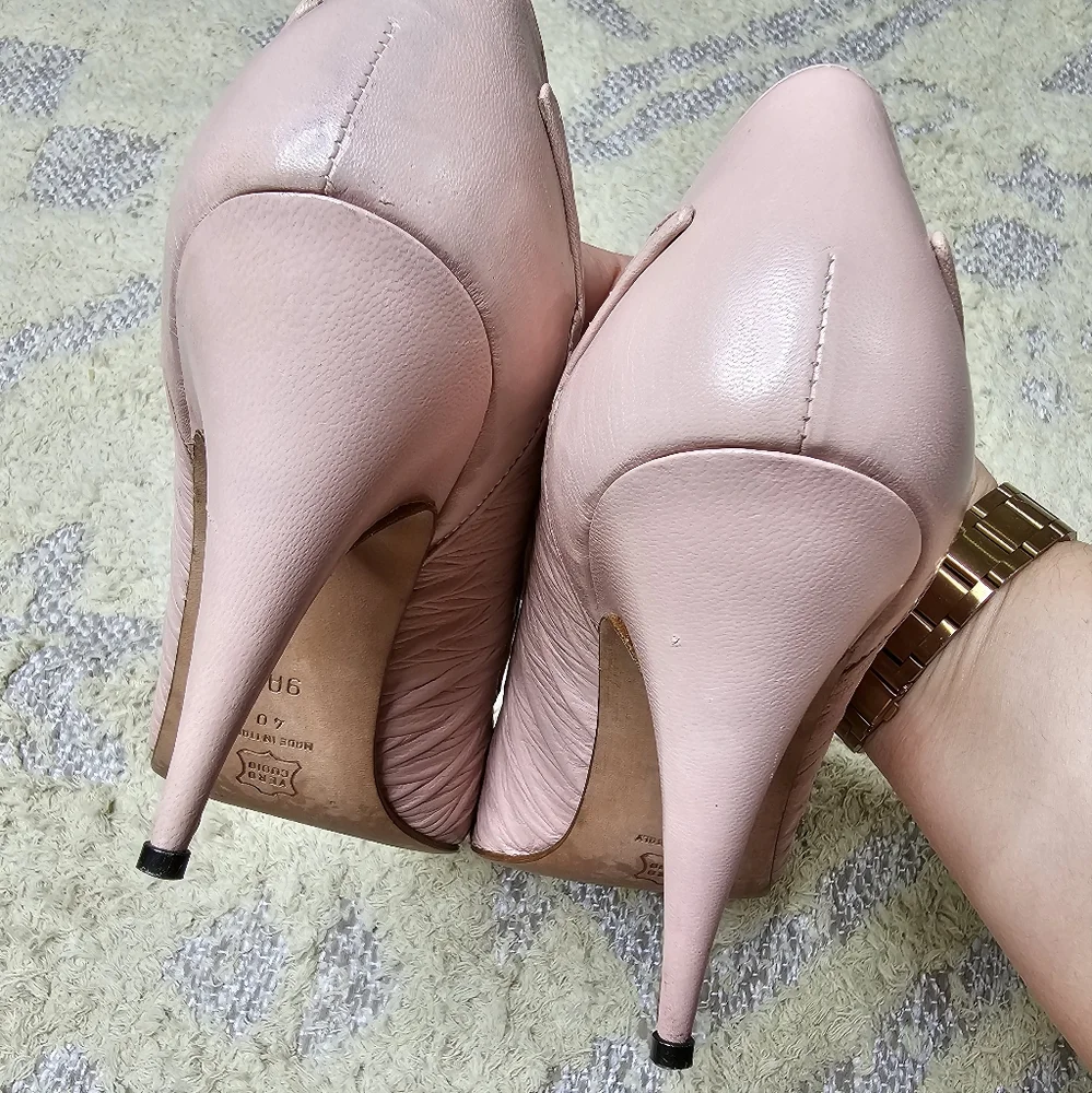 VTG Via Spiga Ruched Leather Pumps